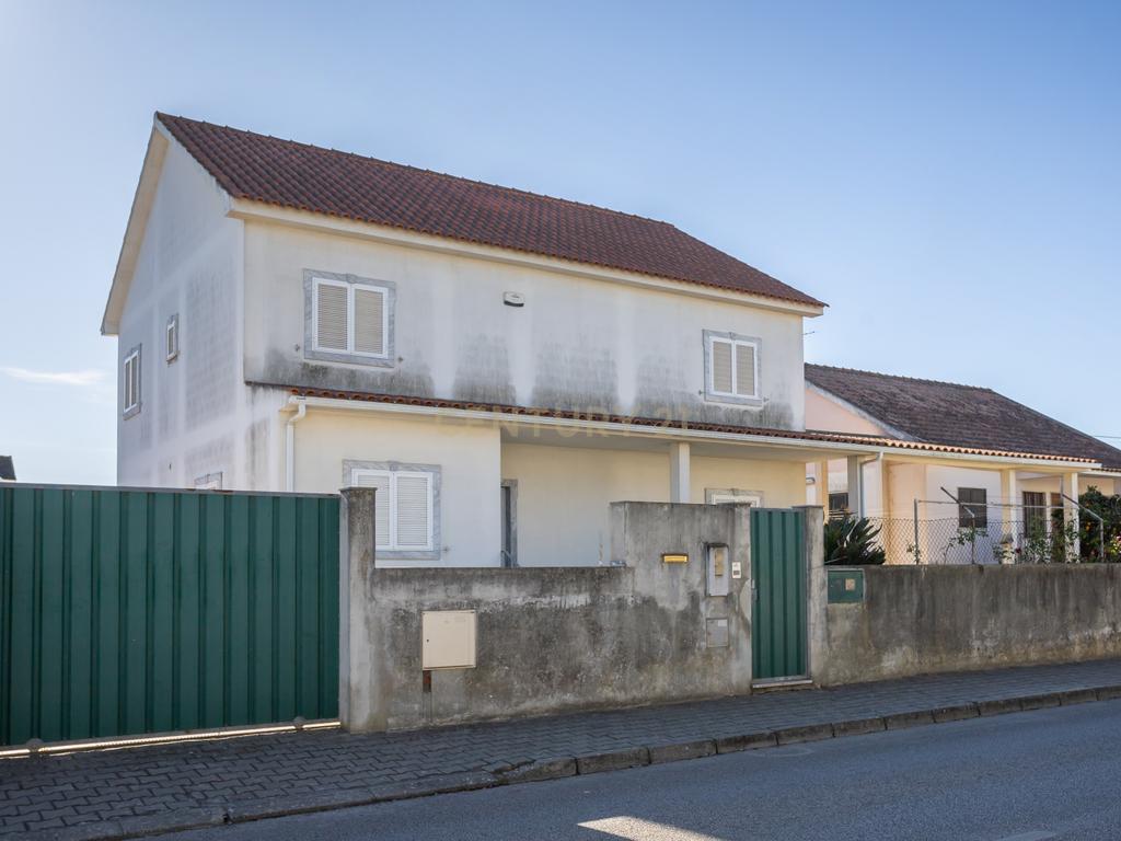 MORADIA TÉRREA T3 COM SÓTÃO E GARAGEM + MORADIA T5 (Benfeitoria) -  EM FERNÃO FERRO - Image 60