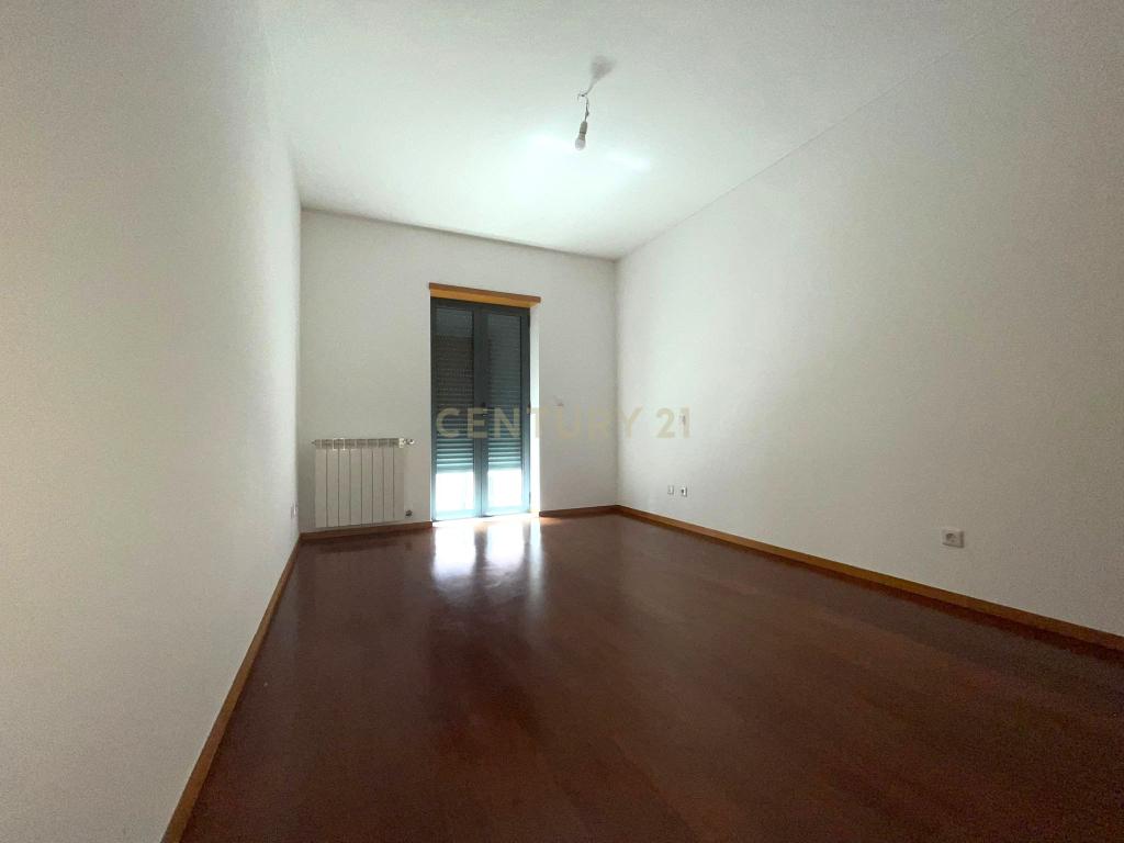 T2 no Empreendimento da Quinta da Seara - Image 12