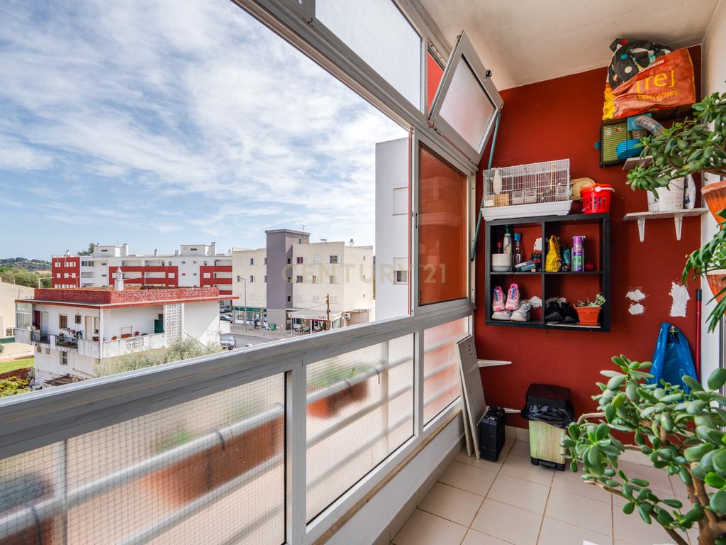 T2 com 99m², varanda generosa e 2 lugares de garagem em Silves - Image 18