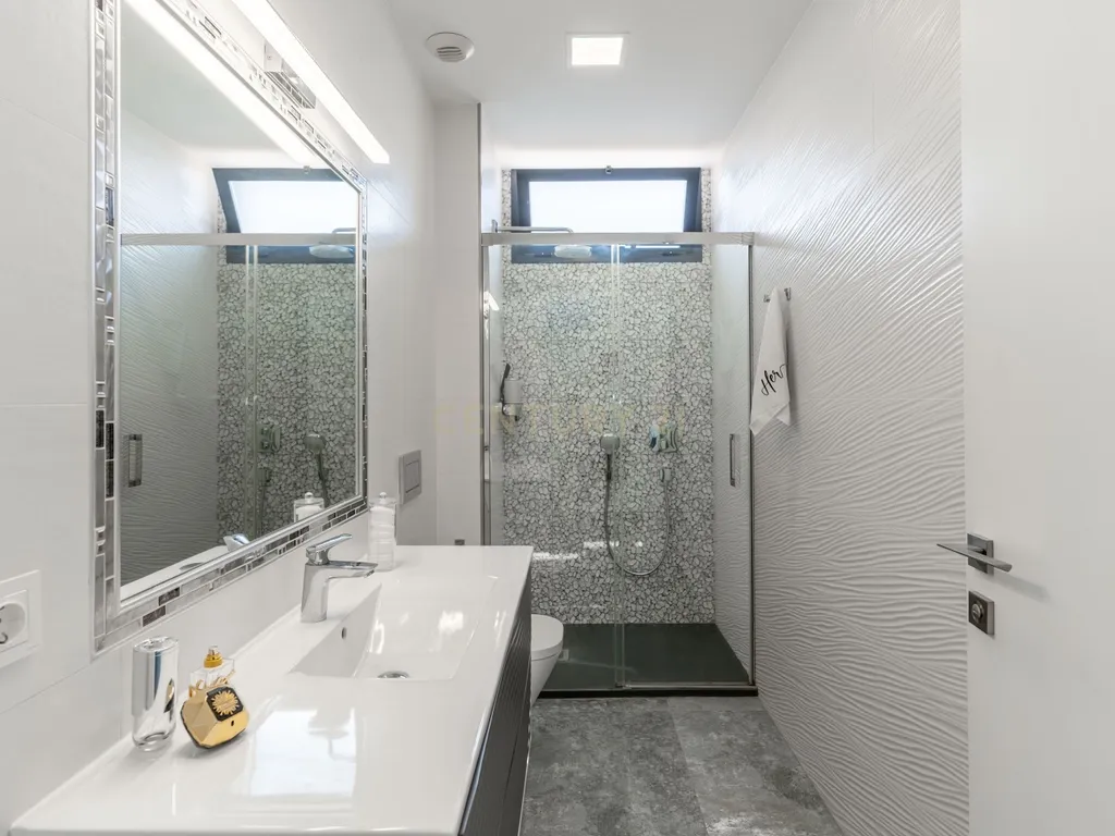 Luxuosa Moradia T4 com Vista Mar e Piscina em Almería - Image 70