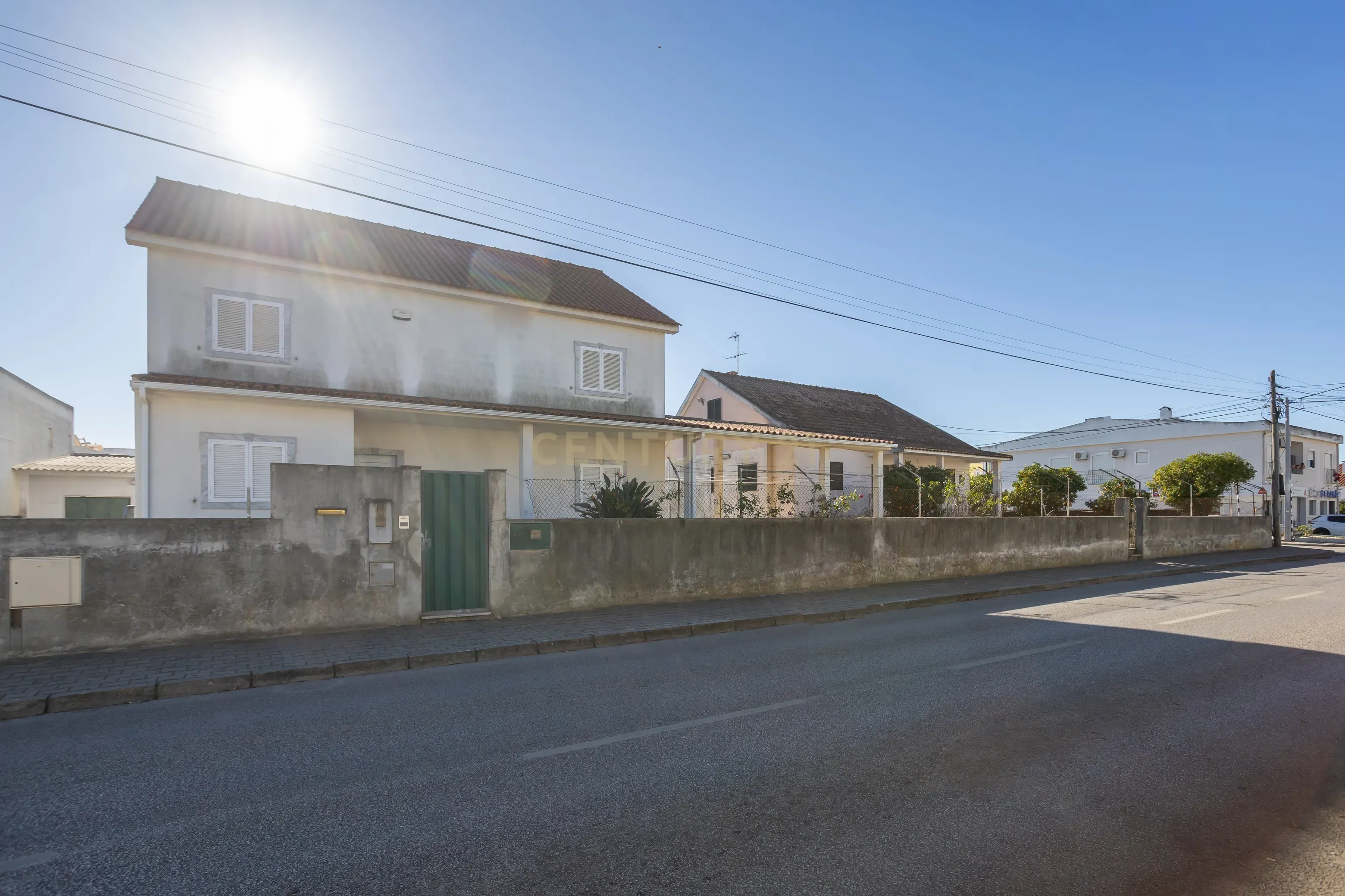 MORADIA TÉRREA T3 COM SÓTÃO E GARAGEM + MORADIA T5 (Benfeitoria) - EM FERNÃO FERRO - Image 57