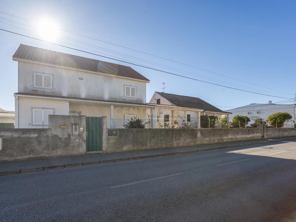MORADIA TÉRREA T3 COM SÓTÃO E GARAGEM + MORADIA T5 (Benfeitoria) -  EM FERNÃO FERRO - Image 57