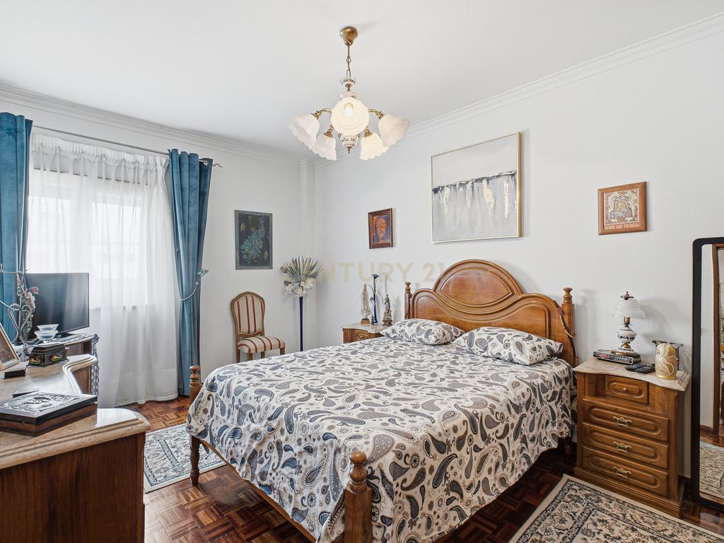 Apartamento T3 com Enorme Potencial de Remodelação na Moita - Image 12