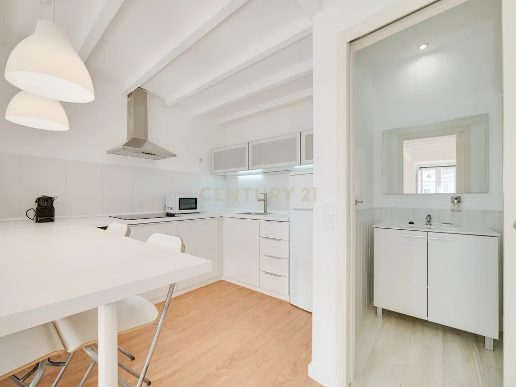 Apartamento T2 Triplex* em Santos-o-Velho – Janelas Verdes | Estrela - Image 11