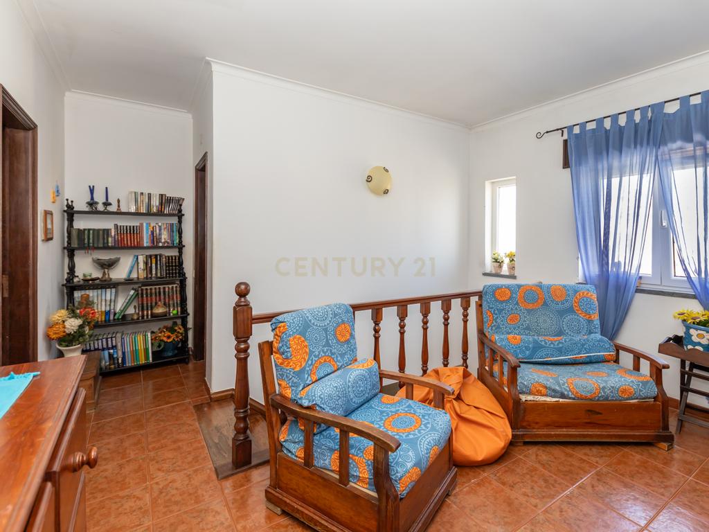Moradia T5 no centro da Quinta do Conde – Espaço, Conforto e Localização Perfeita - Image 34