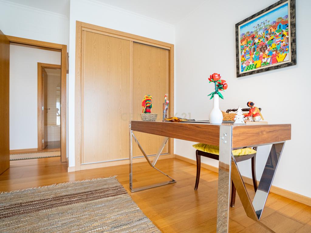 Apartamento T3 Porto Salvo - Image 24