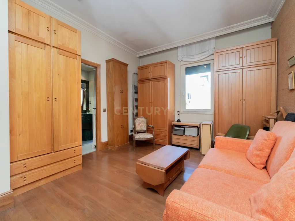 Luxuoso Apartamento T5 com Vista Panorâmica em Madrid - Image 21