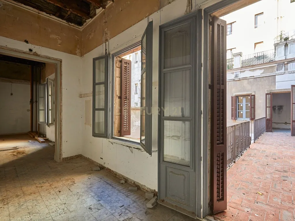 Duplex Espetacular em Barcelona, Cataluña - 463m² de Potencial - Image 18