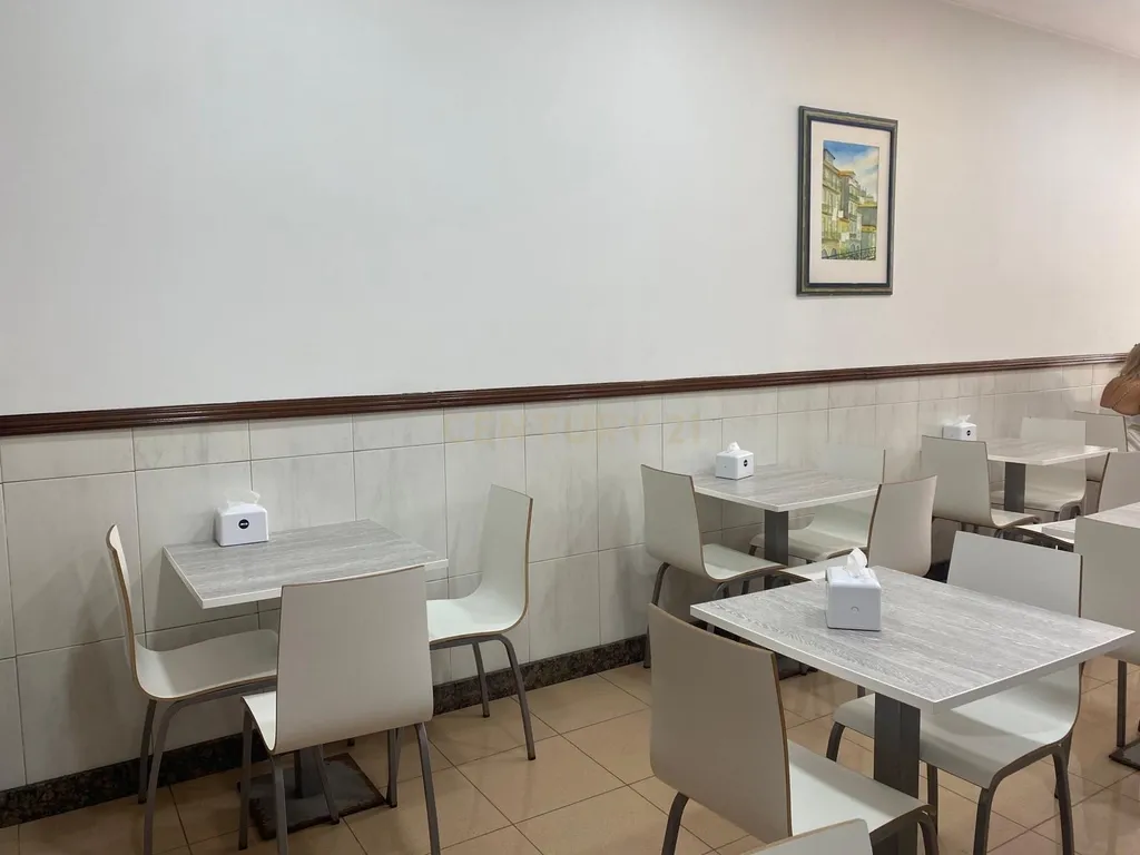Cafeteria no Porto com Excelente Localização e Equipamentos - Image 9