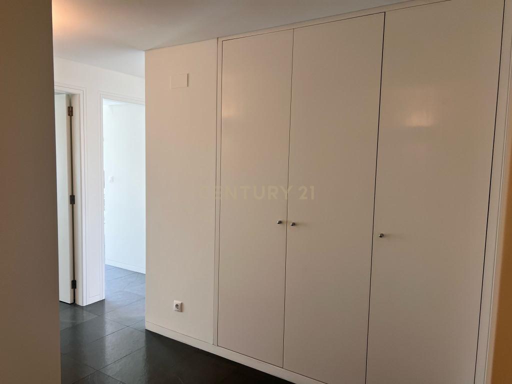 Apartamento Moderno em Tróia com Piscina e Sauna - Image 1