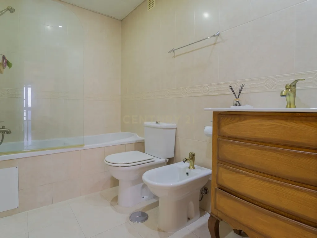 Apartamento T2, sito na localidade de Cova da Piedade, concelho de Almada. - Image 7