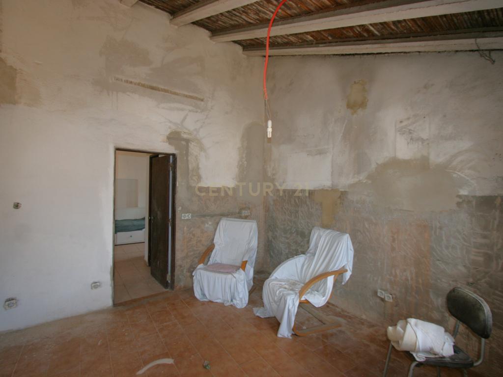 Quinta tradicional com moradia, garagem e vários anexos em terreno de 2020 m2, Zebro de Baixo, Silves - Image 8