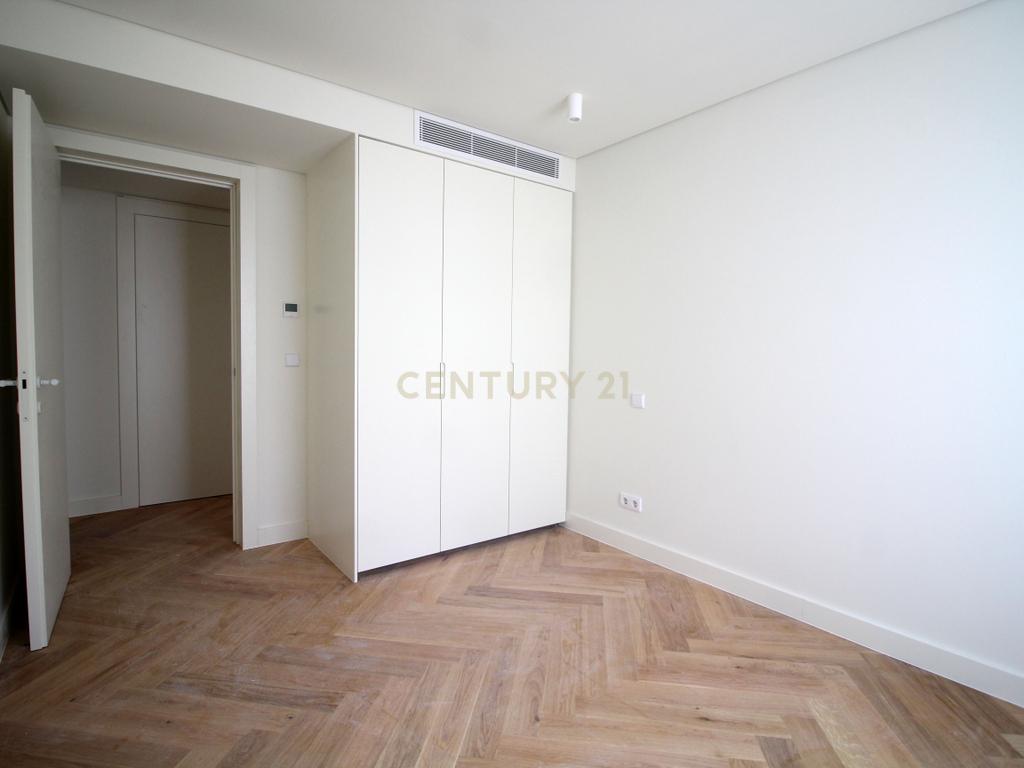 Luxuoso apartamento T2 com vista de rio em Alcântara, Lisboa - Image 6