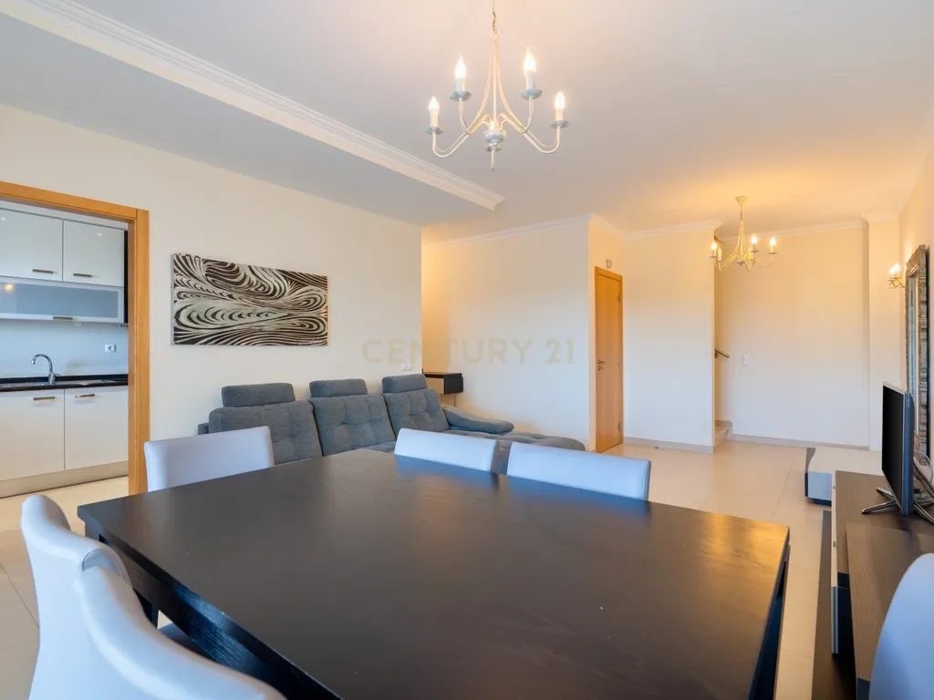 Apartamento Duplex em condomínio privado com piscina, e grande zona verde. - Image 11