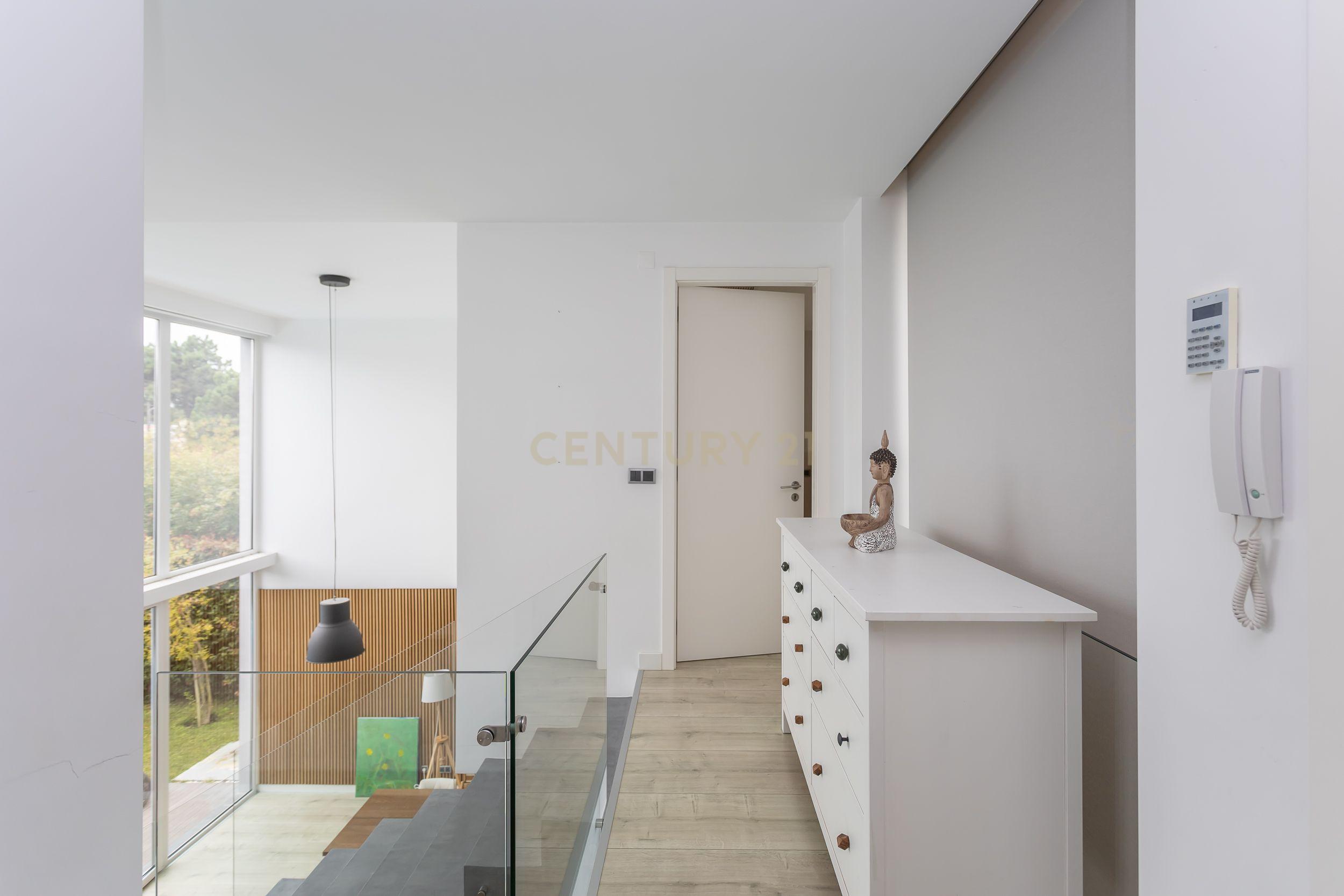Moradia contemporânea, com piscina, no Aroeira Village, Concelho de Almada - Image 34