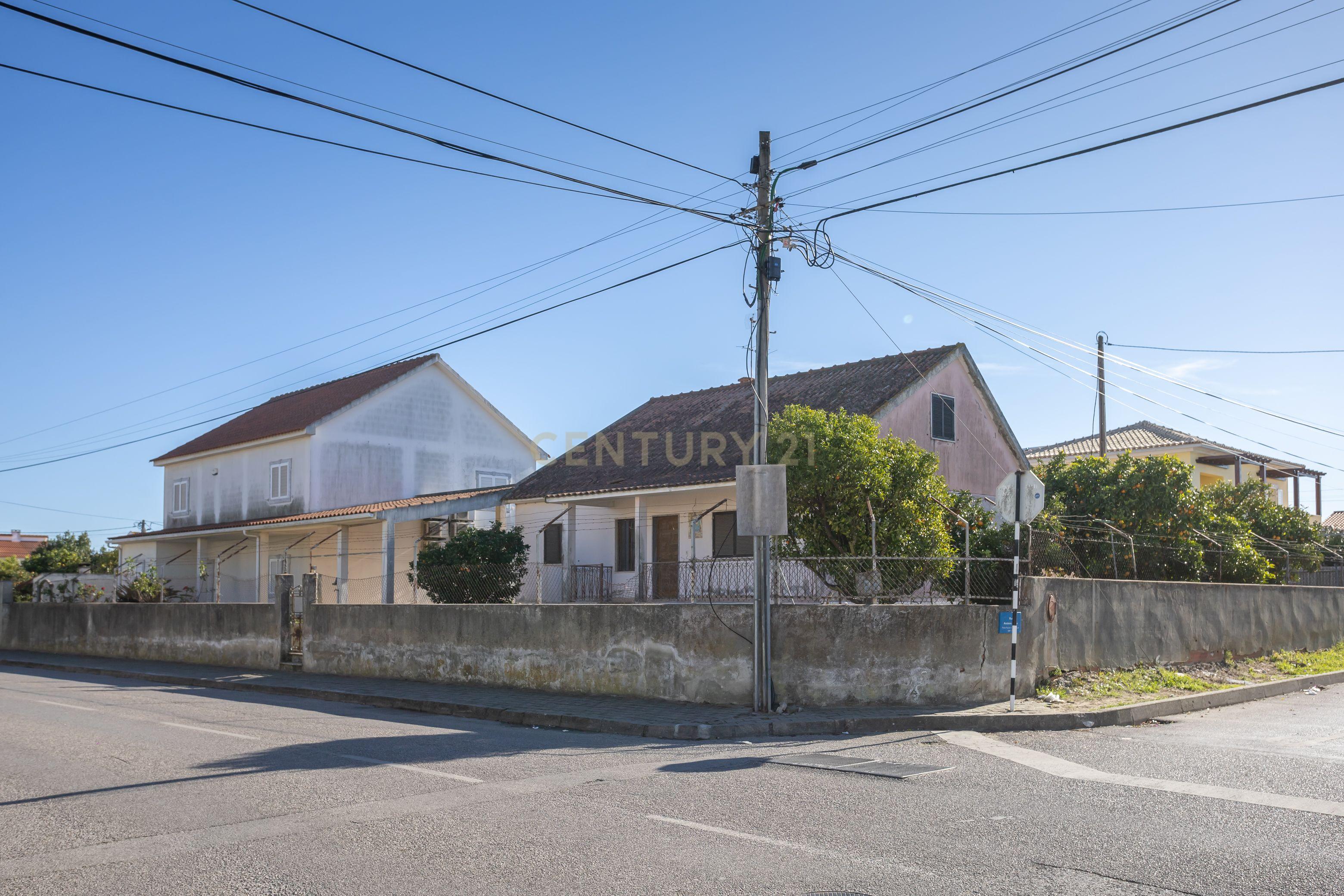 MORADIA TÉRREA T3 COM SÓTÃO E GARAGEM + MORADIA T5 (Benfeitoria) - EM FERNÃO FERRO - Image 58