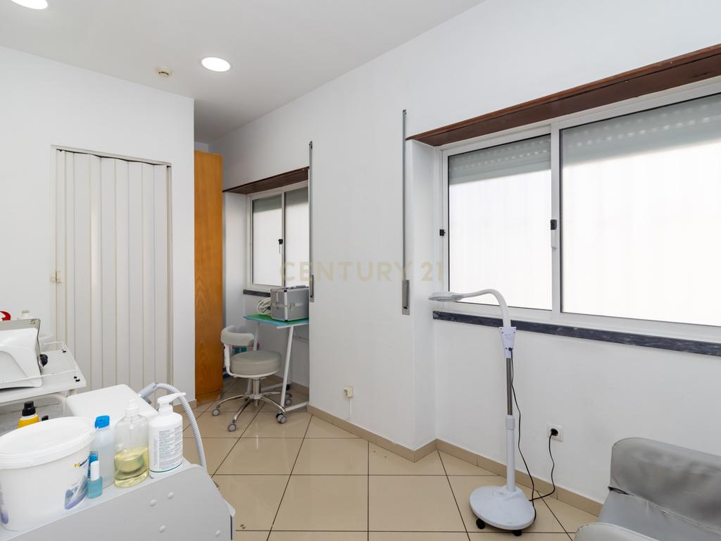 Loja na Amora em zona priveligiada com 180m2 com dois pisos! - Image 15