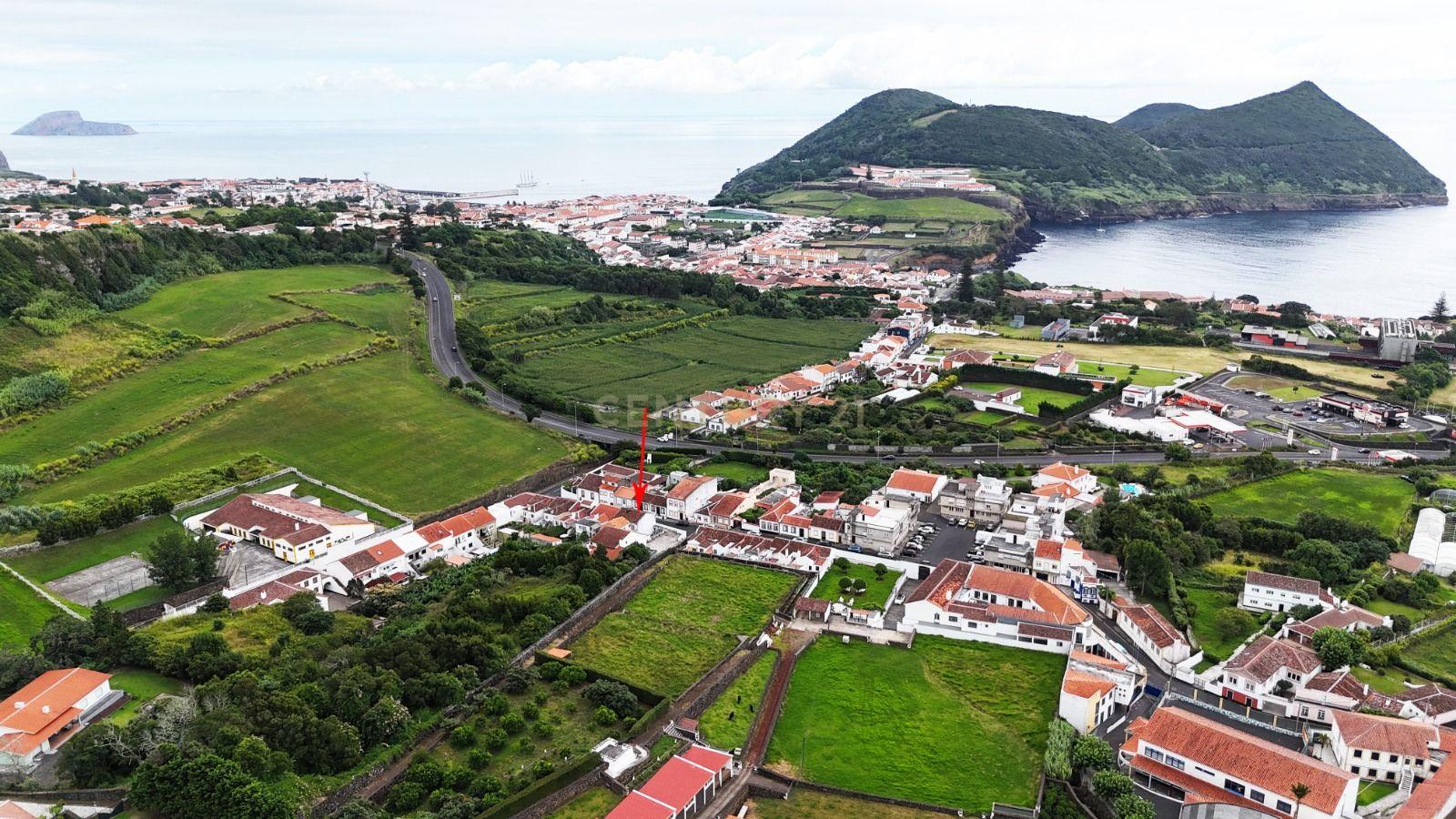 Fotografia 7 de Moradia T4, localizada Pico da Urze , Angra do Heroísmo