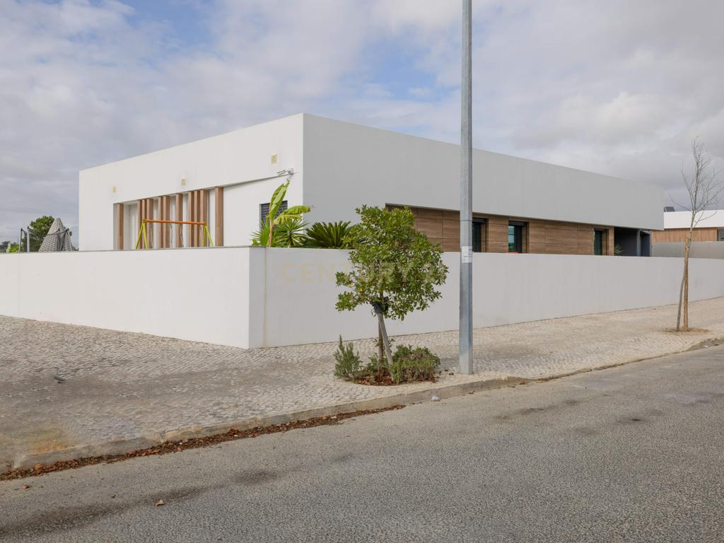 Moradia unifamiliar na Urbanização dos Jardins de Santiago, Setúbal - Image 37