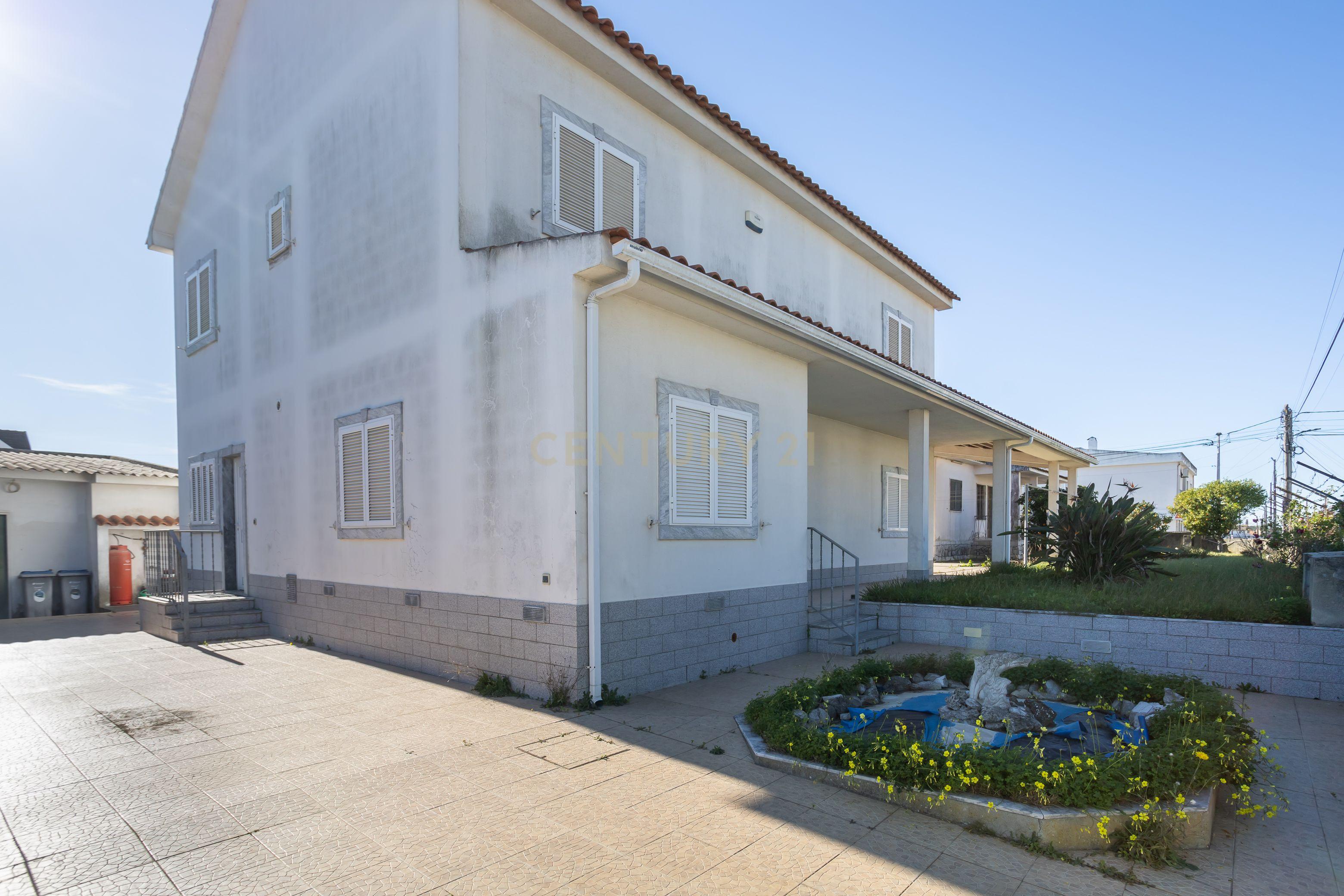 MORADIA TÉRREA T3 COM SÓTÃO E GARAGEM + MORADIA T5 (Benfeitoria) - EM FERNÃO FERRO - Image 62