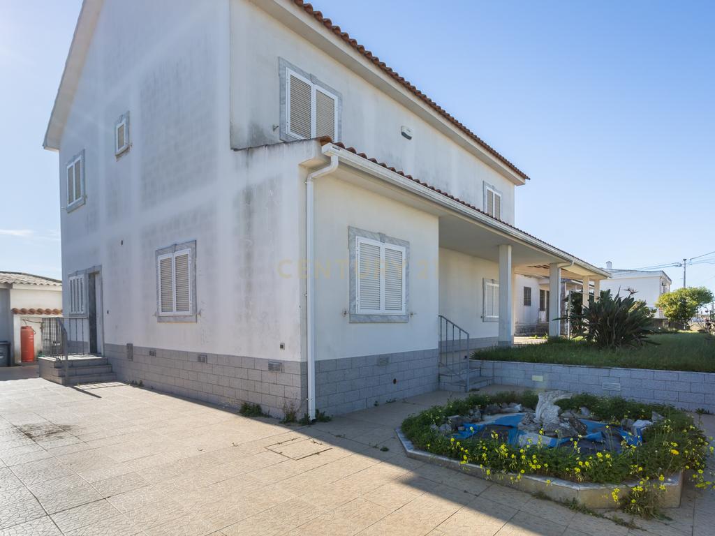 MORADIA TÉRREA T3 COM SÓTÃO E GARAGEM + MORADIA T5 (Benfeitoria) -  EM FERNÃO FERRO - Image 62