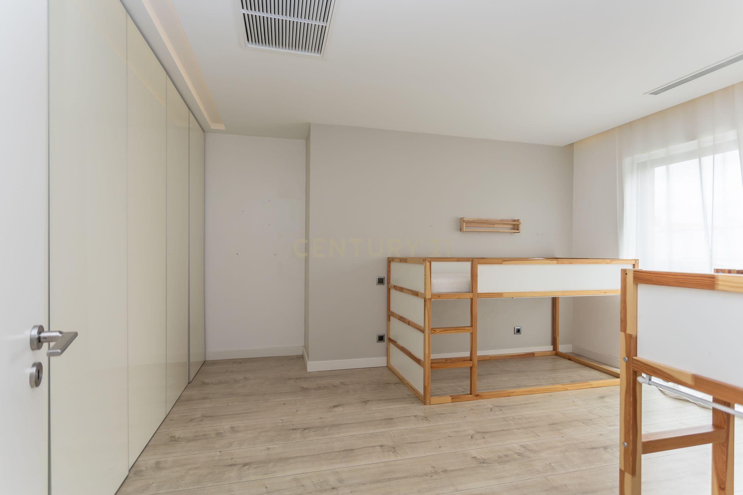 Moradia contemporânea, com piscina, no Aroeira Village, Concelho de Almada - Image 43