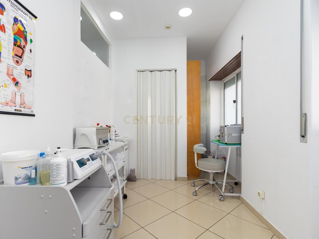 Loja na Amora em zona priveligiada com 180m2 com dois pisos! - Image 16