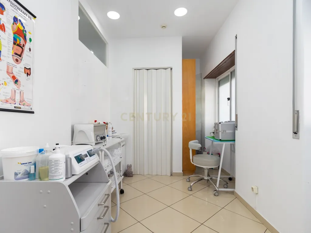 Loja na Amora em zona priveligiada com 180m2 com dois pisos! - Image 16