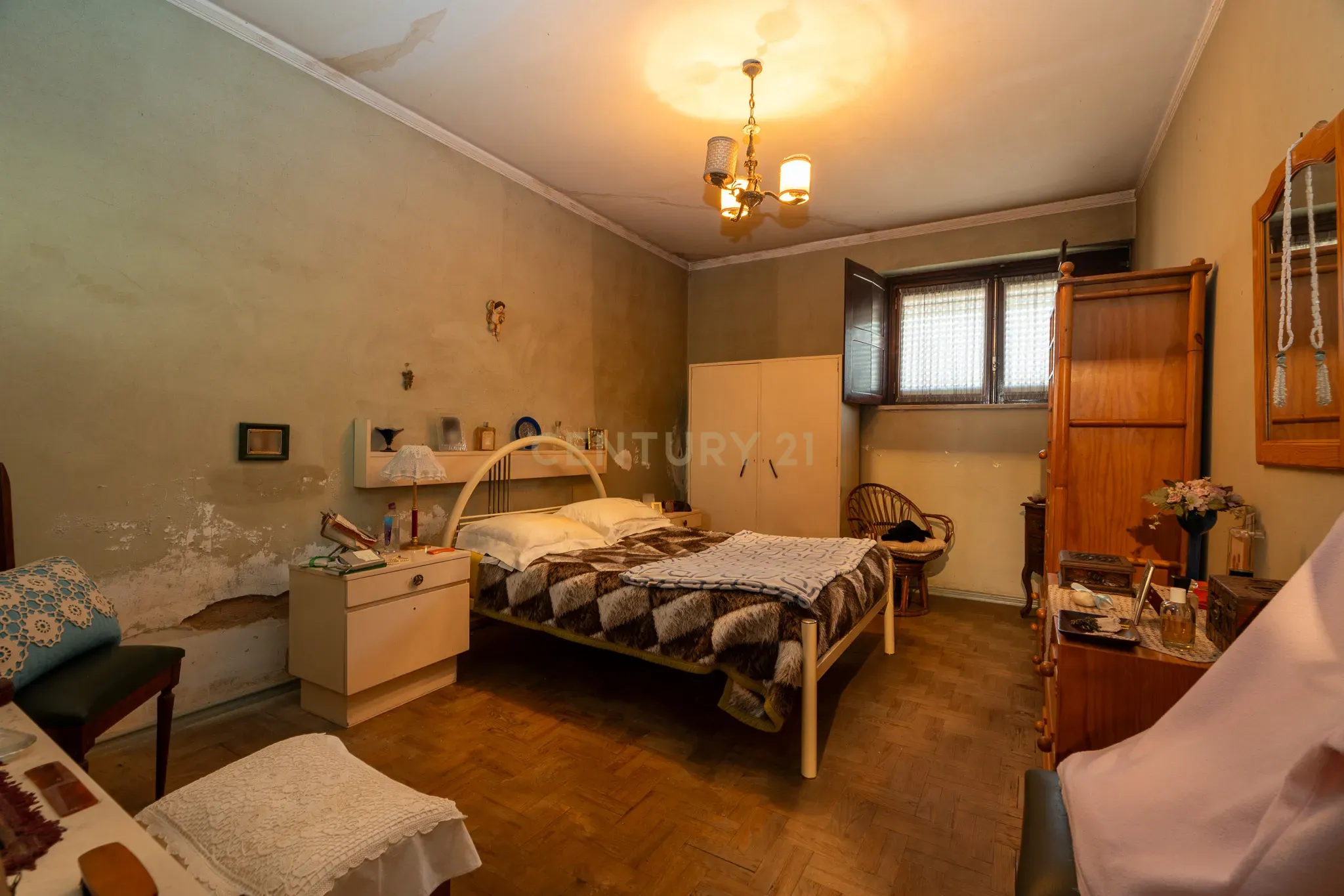 Apartamento de tipologia T3, com cerca de 115 m2, 2 WC, despensa, localizado numa das artérias principais da cidade de Odivelas, mais concretamente na Rua Professor Dr. Augusto Abreu Lopes. - Image 23