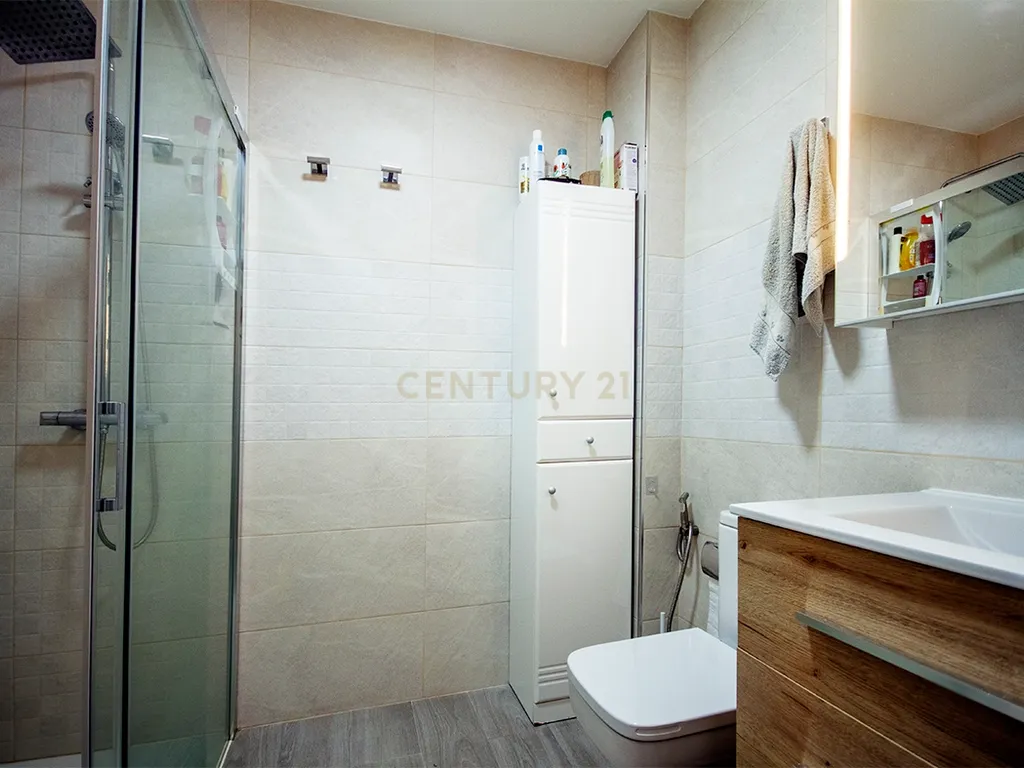 Apartamento totalmente renovado no último andar com garagem e arrecadação a 5 minutos de Las Canteras, Gran Canaria - Image 14