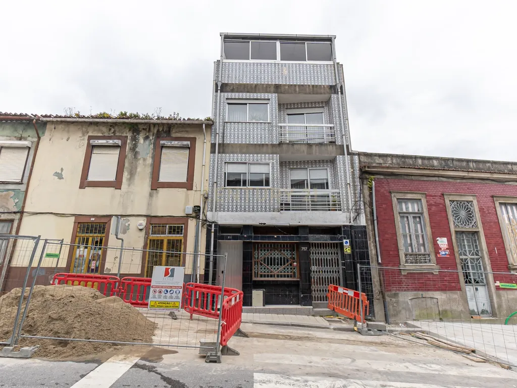 T2 Renovado com Vista Cidade – Rua de São Roque da Lameira, Campanhã - Image 21