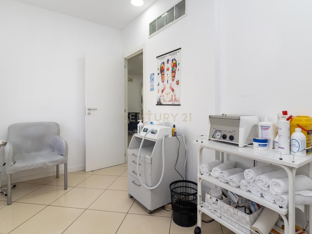Loja na Amora em zona priveligiada com 180m2 com dois pisos! - Image 17