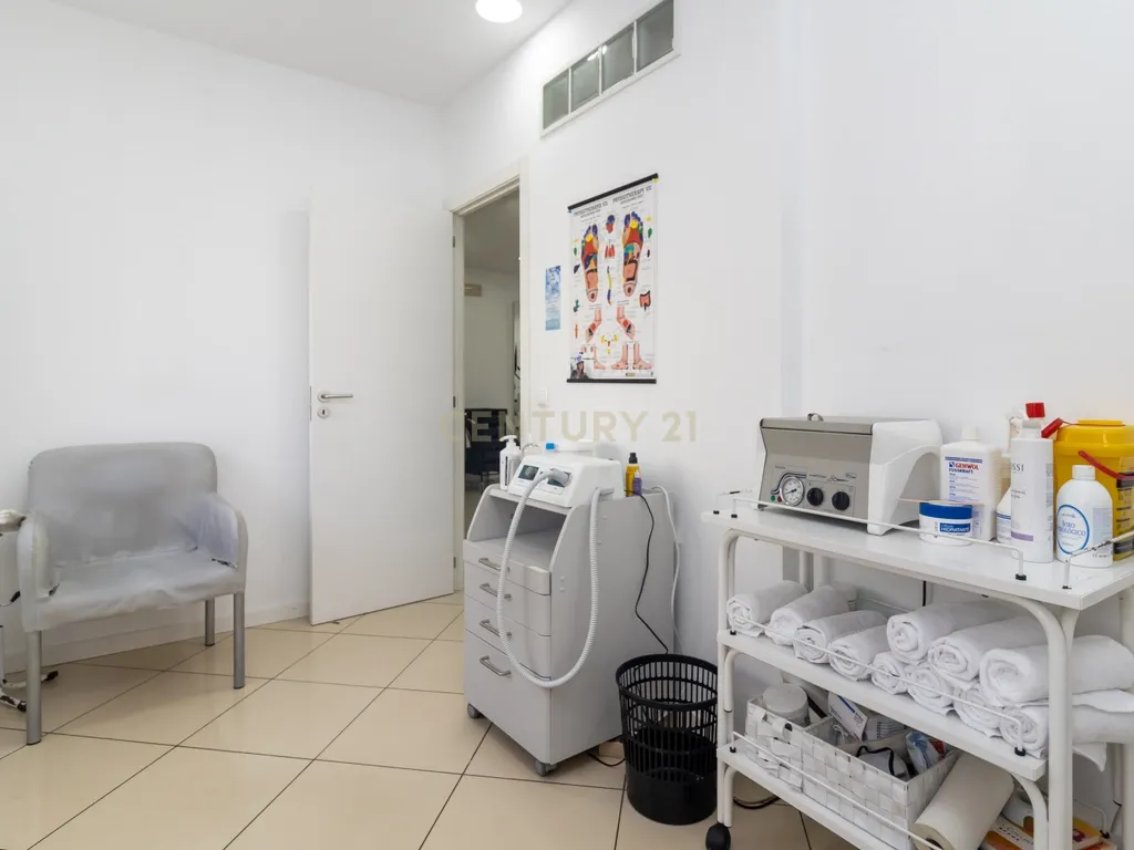 Loja na Amora em zona priveligiada com 180m2 com dois pisos! - Image 17