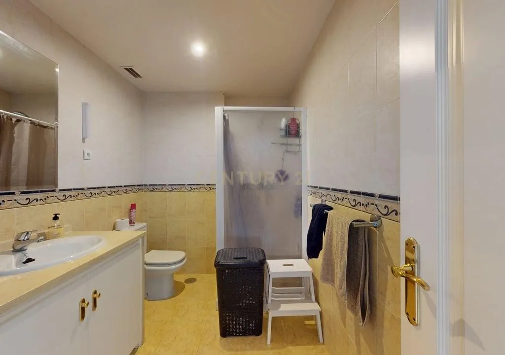 Casa Térrea em Málaga com Jardim e Piscina em Comunidade Fechada - Image 21