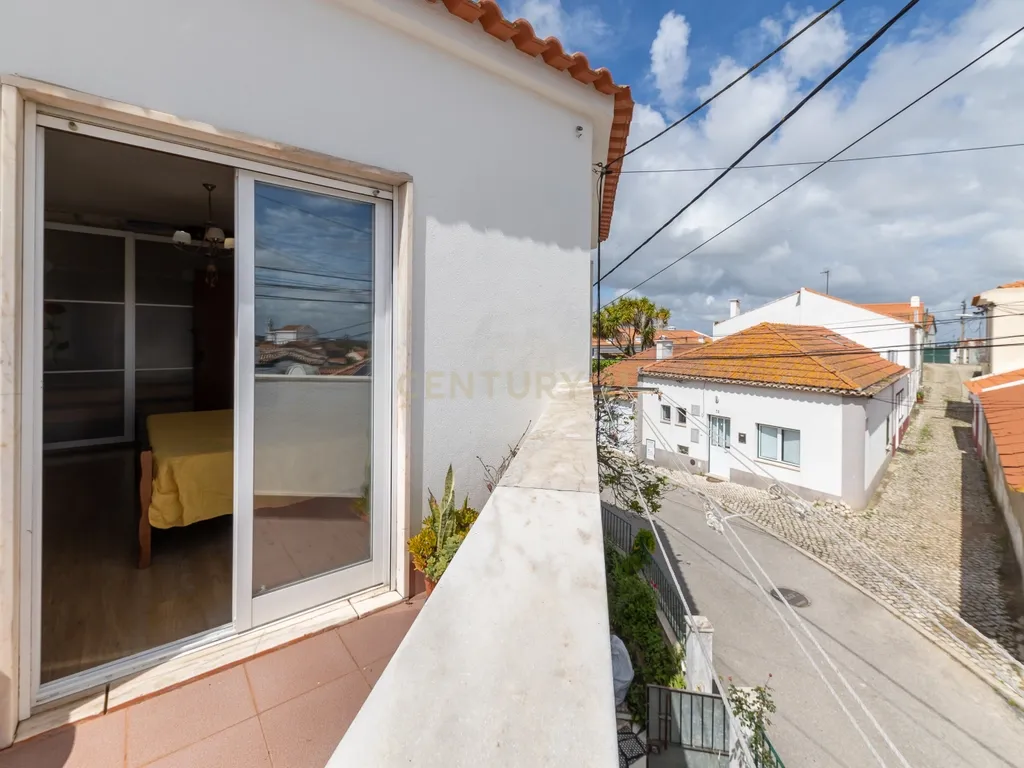 Moradia T3 na Quinta do Anjo com Vista Panorâmica e Garagem - Image 30