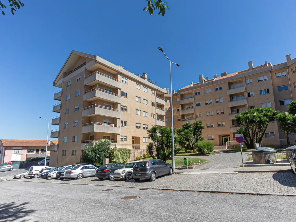 Apartamento T3 com Vista Panorâmica em Canidelo, Vila Nova de Gaia - Image 3