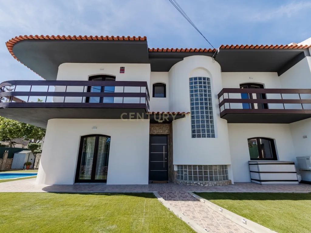 Moradia T4 como nova com piscina na Marisol em Lote de 500m² - Image 9