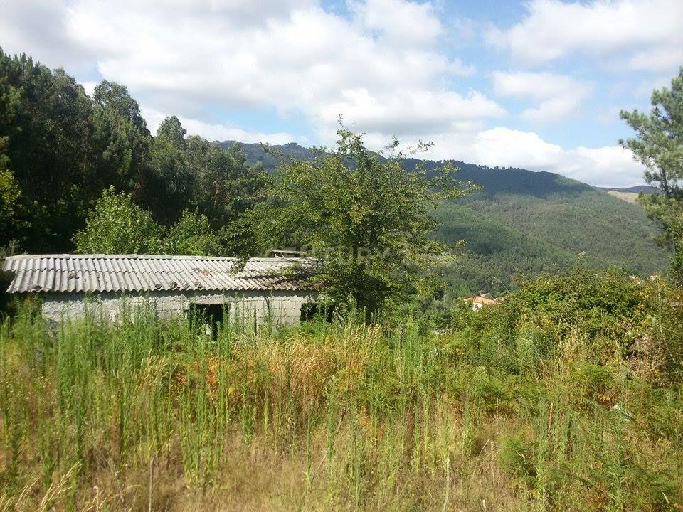 Casa no Gerês para restauro com Terreno e vistas magnificas sobre a montanha - Image 31
