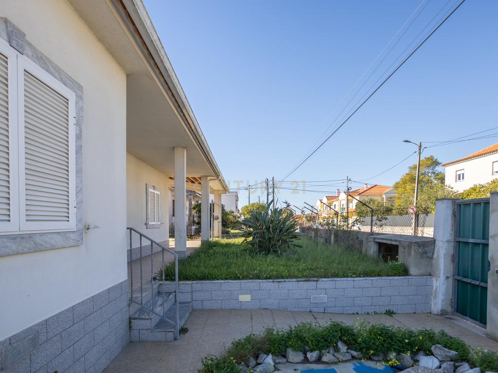 MORADIA TÉRREA T3 COM SÓTÃO E GARAGEM + MORADIA T5 (Benfeitoria) -  EM FERNÃO FERRO - Image 61