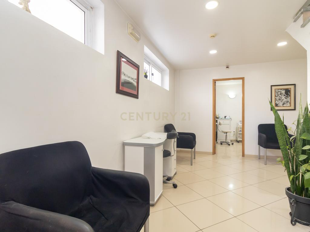 Loja na Amora em zona priveligiada com 180m2 com dois pisos! - Image 25