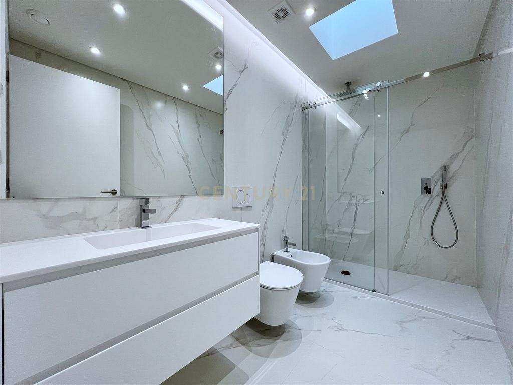 Moradia T4 com Piscina na Parede (Cascais, Lisboa) - Image 24