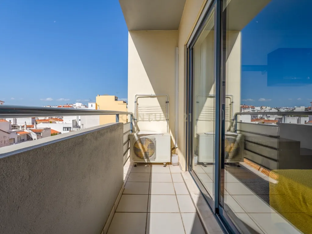 Excelente T3 em Lagoa | Localização Privilegiada perto de Tudo - Image 36