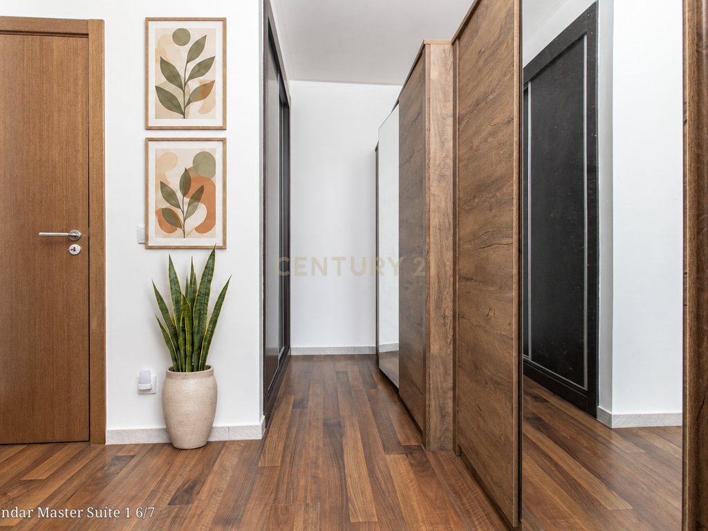 T4 DUPLEX COM 288,50 M², TERRAÇO PRIVATIVO DE 310 M² E ESTACIONAMENTO PARA 7 CARROS — A POUCOS MINUTOS DE LEIRIA - Image 32
