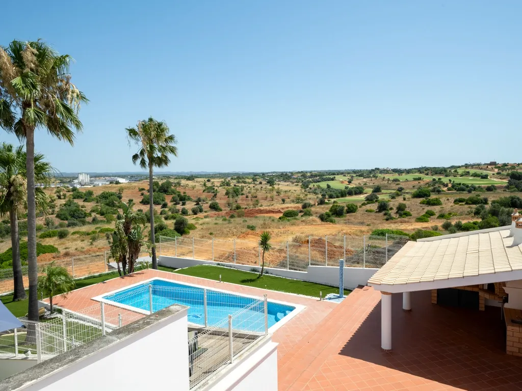 Moradia T3+1 em excelente estado com piscina e garagem, junto ao novo golfe! - Image 13