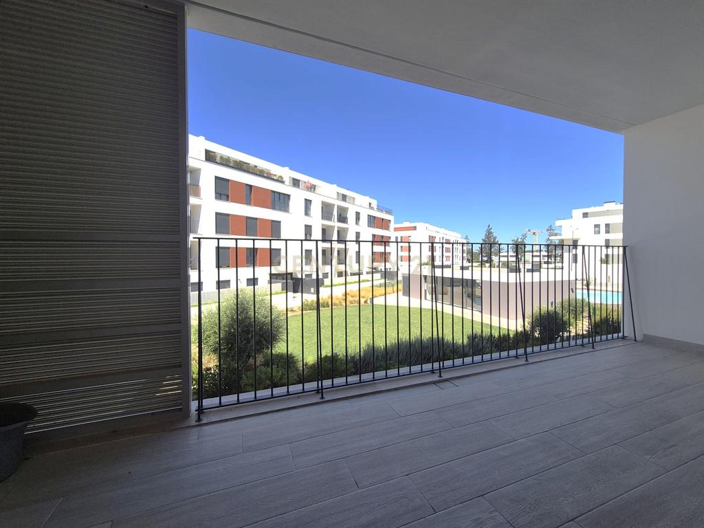 T2 novo, 2 generosas varandas, parqueamento e arrecadação, prédio de 2023 – Quinta do Pinhão, Verdizela - Image 3