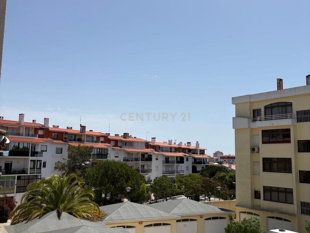 T2 remodelado com garagem em Cascais - Image 22