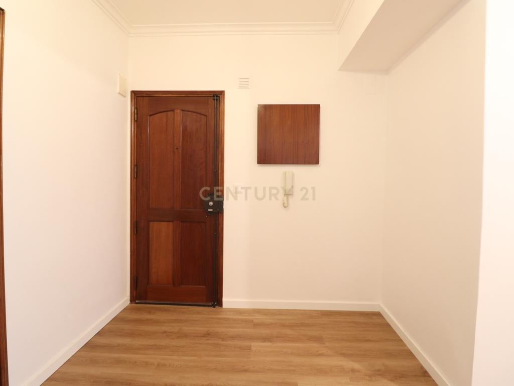Apartamento T3 Remodelado na Avenida do Cristo Rei - ALMADA - Image 6