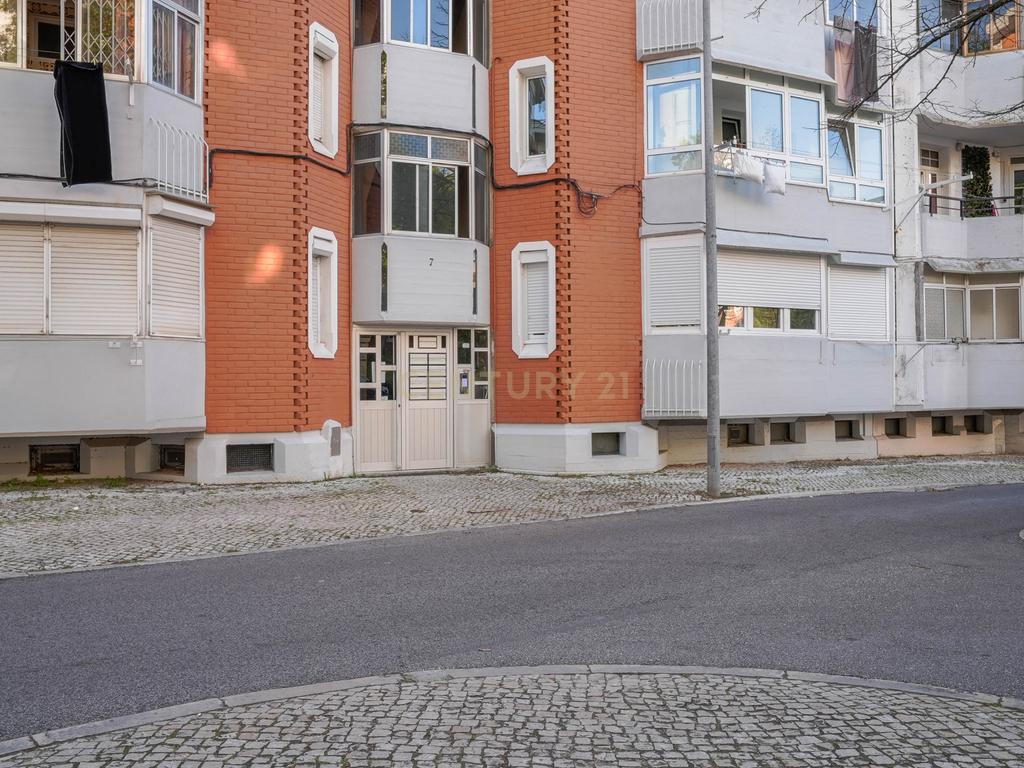  Espaço Versátil com Localização Privilegiada - Image 26