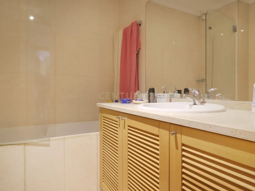 Apartamento T3 Caulinos, 2 Lugares de Garagem e Arrumos - Image 26