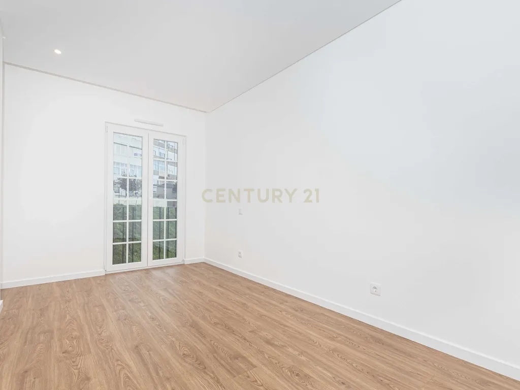 Apartamento T2 Urbanização Neudel na Amadora, a estrear - Image 12